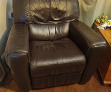 2 leather recliners