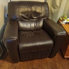 2 leather recliners