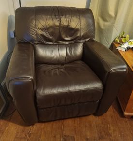 2 leather recliners