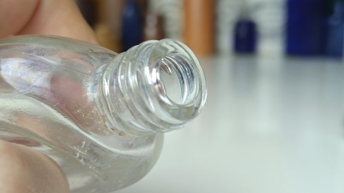 482 - Set of 5 Vintage Clear Glass Screw Top Collectible Decorative Bottles