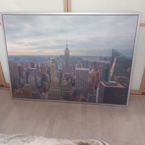Print of city scape. In excellent condition.