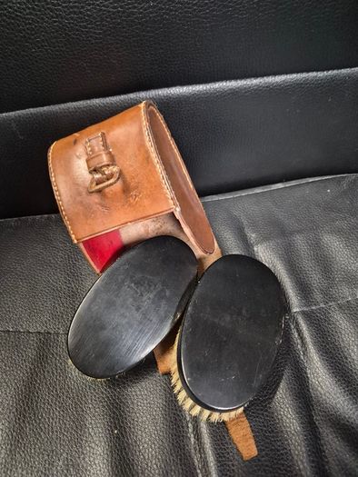 Vintage Gentlemens grooming brush set in original leather case