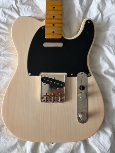 Squier Telecaster (Classic Vibes 50's) - Needs strings