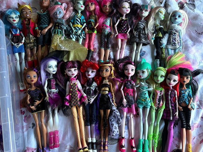 g1 monster high dolls