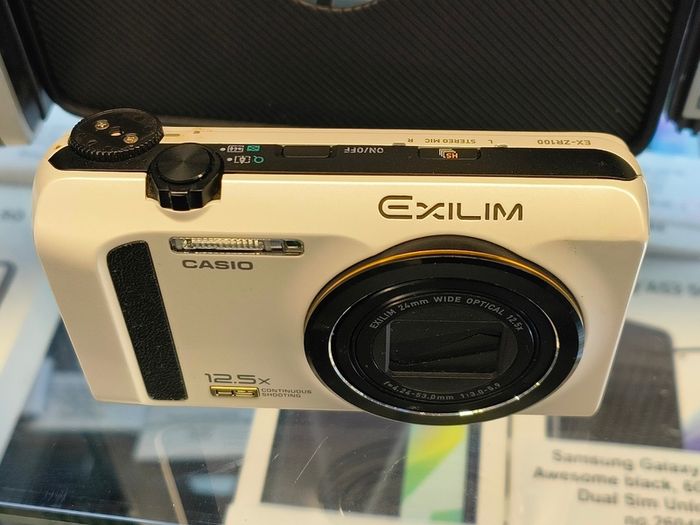 Casio Exilim EX-ZR100 Digital Camera - White (12.1MP, 12.5x Optical Zoom, 3 inch LCD)