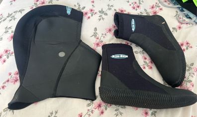 kayak boots & hood size 5 & small