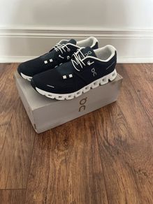 On cloud navy  runners uk8 unisex