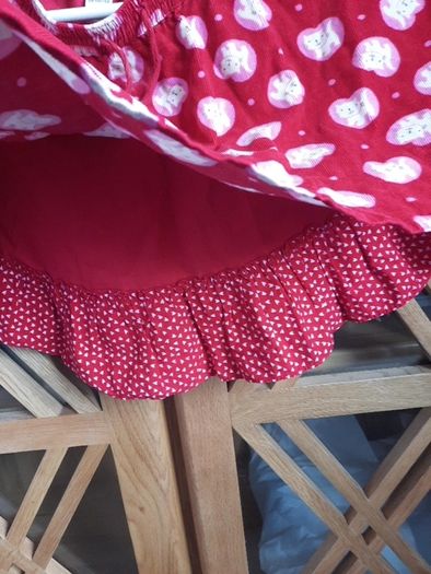 H and M girls skirt size 4 years cats