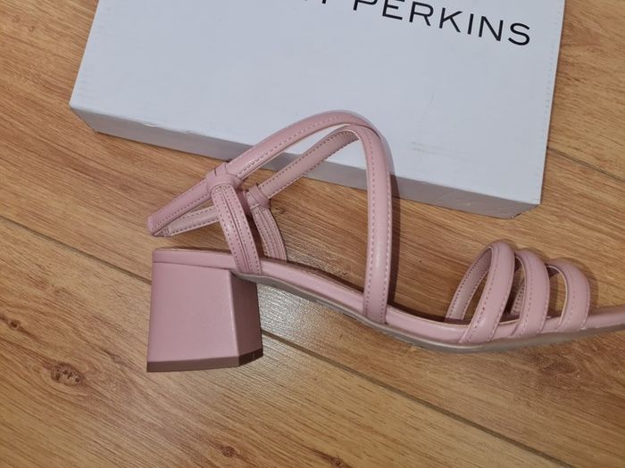 Dorothy Perkins Pink Sandals. Size 8. New
