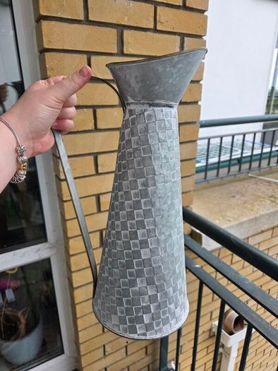 Watering can (read description)