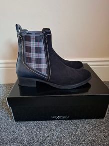 Luis Gonzalo chelsea boots
