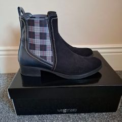 Luis Gonzalo chelsea boots