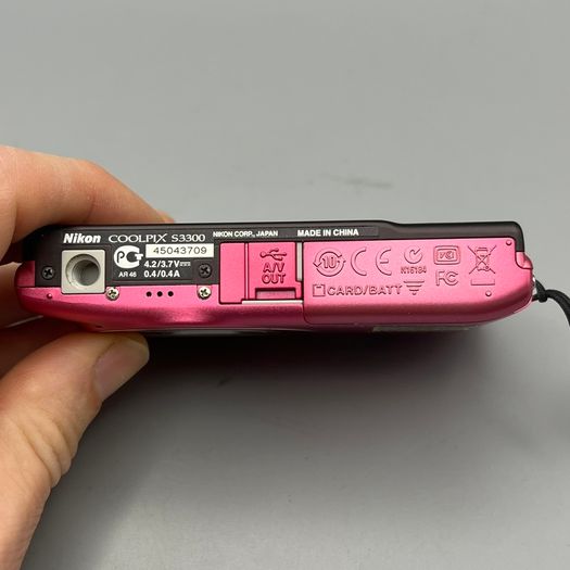 Nikon Coolpix S3300 16MP Digital Camera Pink - Full Kit