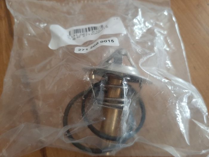 Mercedes Benz thermostat oil cooling system