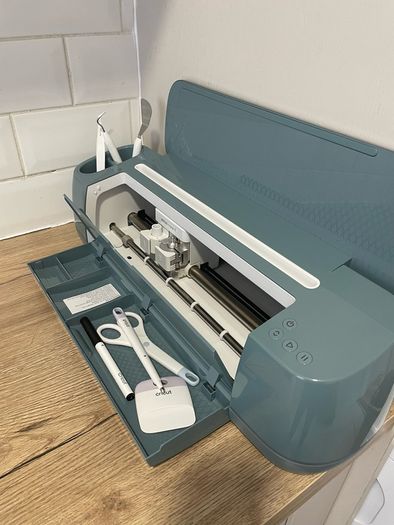 Cricut maker 4 with cricut tools and vinyl