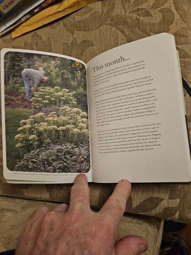 The Royal Horticultural Society Journal.  By Mitchell Beazley. Beautiful Illustrated Hardback Journal Of Month By Month Managment Of Your Allotment.  In Good Condition.  See Photos For Same.