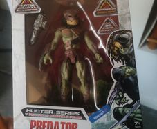 Predator Figure Hunter Series Berserker 7" Fully Poseable Action Figure
