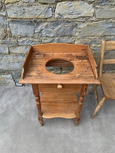 Antique Pine Washstand.