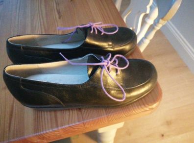 New black leather laced shoes wedge