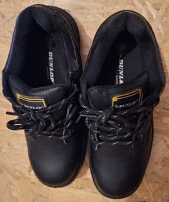 Dunlop womens safety shoes, size 5 and a half
