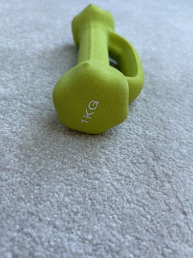 2 x sets of weights 1kg and 2.5lb