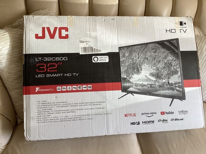 JVC 32 inch LED SMART Television with USB, 2 HDMI, PC Connection port, WIFI connectivity, etc (Boxed / Like New)