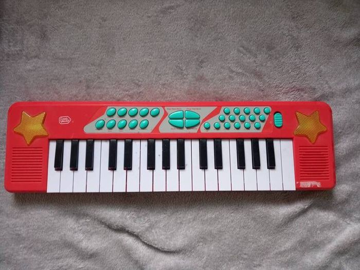 Piano/keyboard.