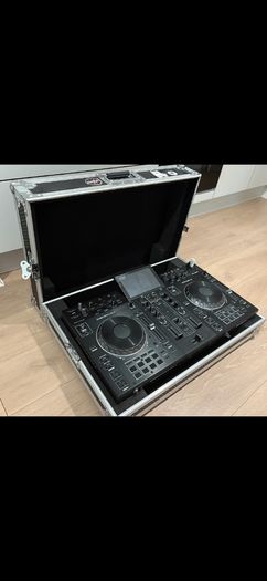 Denon Prime 2 standalone DJ turntables