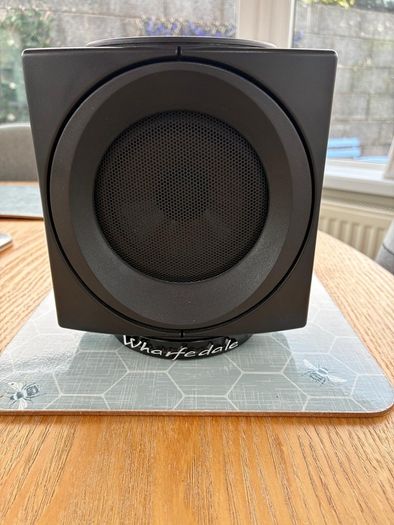 Separates music set up harman -kardon hk3370  tuner amplifier, marantz cd player cd5001 ,  4 wharfedale speakers and sub bass + 200 cd mixed remotes and wiring