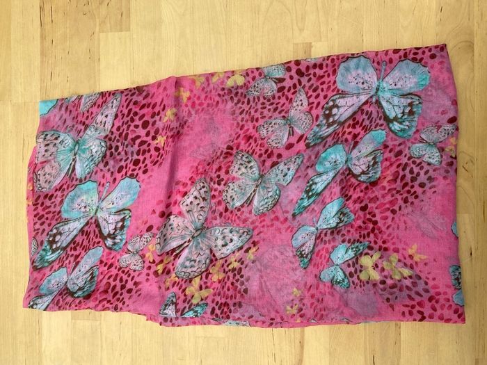 300 Ladies Scarves Wholesaler Liquidation Stock Clearance!