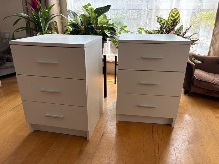 x2 Bedside lockers