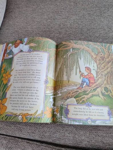 A Child's Treasury of Irish Stories and Poems 2004 hardback with dustcover in very good condition FREE STANDARD POSTAGE INCLUDED