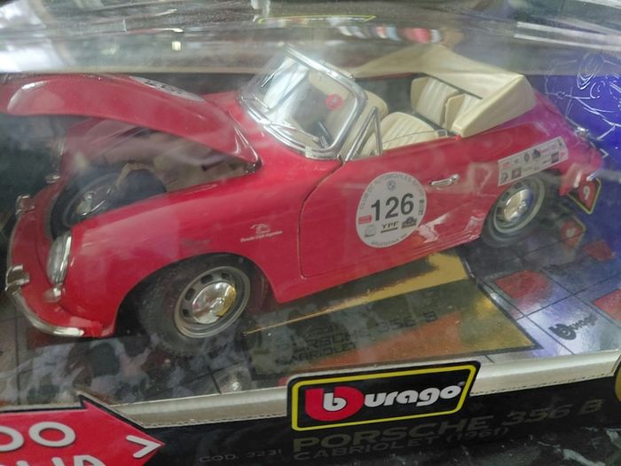 Burago 1971 Porsche 1:18 scale in box