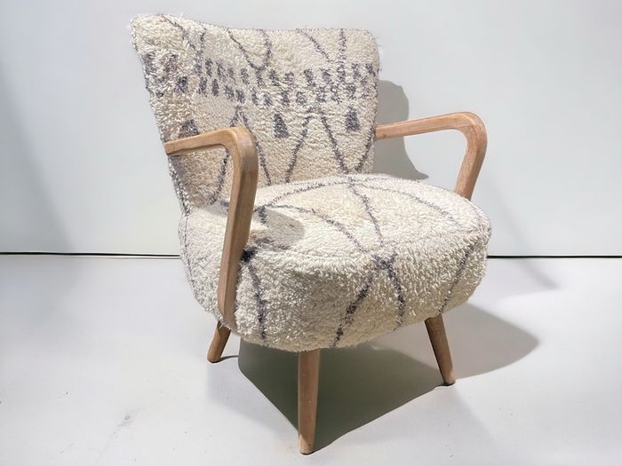 Armchair Beibel Rug covered , Natural Finish