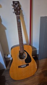 Yamaha Acoustic Guitar