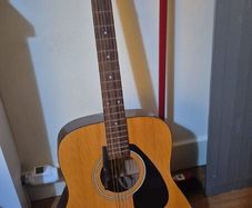 Yamaha Acoustic Guitar