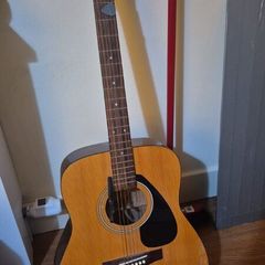 Yamaha Acoustic Guitar