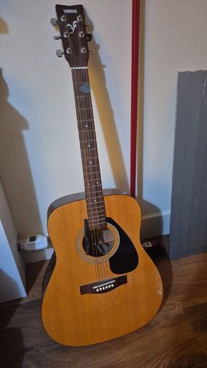 Yamaha Acoustic Guitar