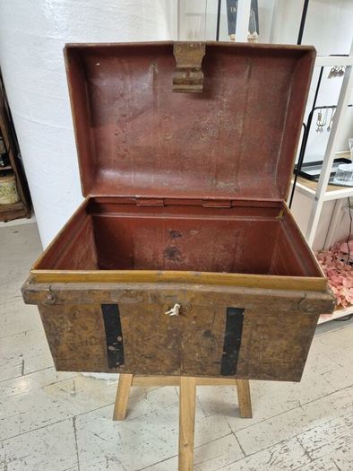Small Antique Tin steamer trunk
