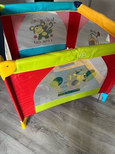 Baby playpen ( Travel cot)