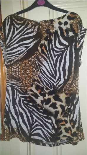 Wallis Petite leopard print top size UK12/14 EU40/42 Postage included