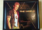 The Shield Autograph ! Photo Hand Signed By Kenneth Johnson ! A Star Of Shield ! Authentic !