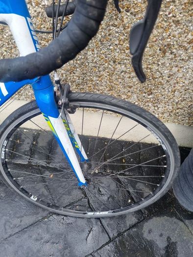 Giant defy m/l brakes gears perfect