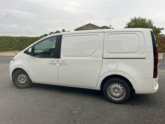 Hyundai Staria 18K km New CVRT Warranty
