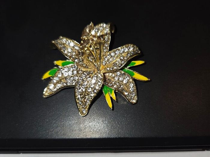 Vintage Lily Blossom Brooch