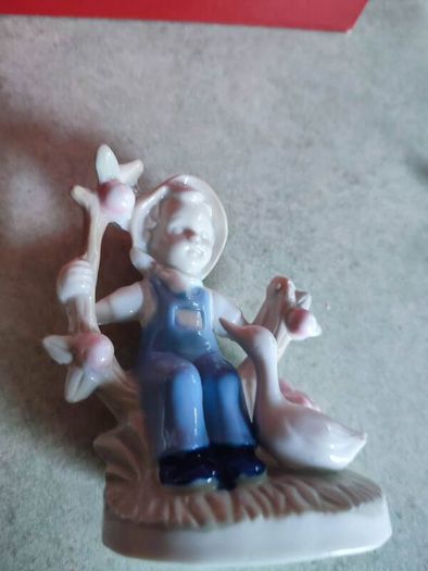 SET OF Boy & Girl PORCELAIN Figurines Blue / White.