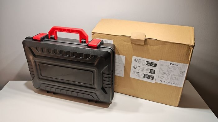 360 x 4D 16 Line Green Laser Level with case, 2x Battery, mini tripod.