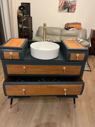 A Striking, Bespoke Bathroom Vanity
