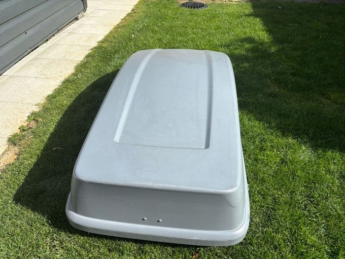 Roof box