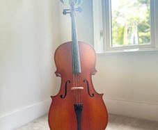 1/2 Size Cello / Excellent Tone / Bow & Soft Case